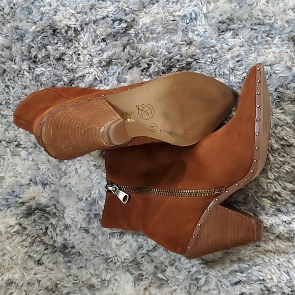 Chinese Laundry Cowboy Bootie - Picture 3 of 3